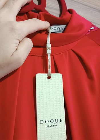 Klasik Şıklık Kırmızı Pilili Uzun Elbise - Görsel 3