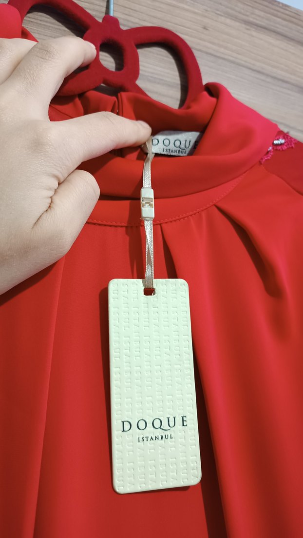 Klasik Şıklık Kırmızı Pilili Uzun Elbise - Görsel 3