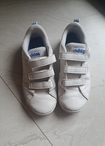 32 Beden beyaz Renk Adidas spor ayakkabı 32 numara