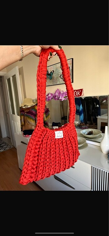 Kırmızı çanta - Görsel 2