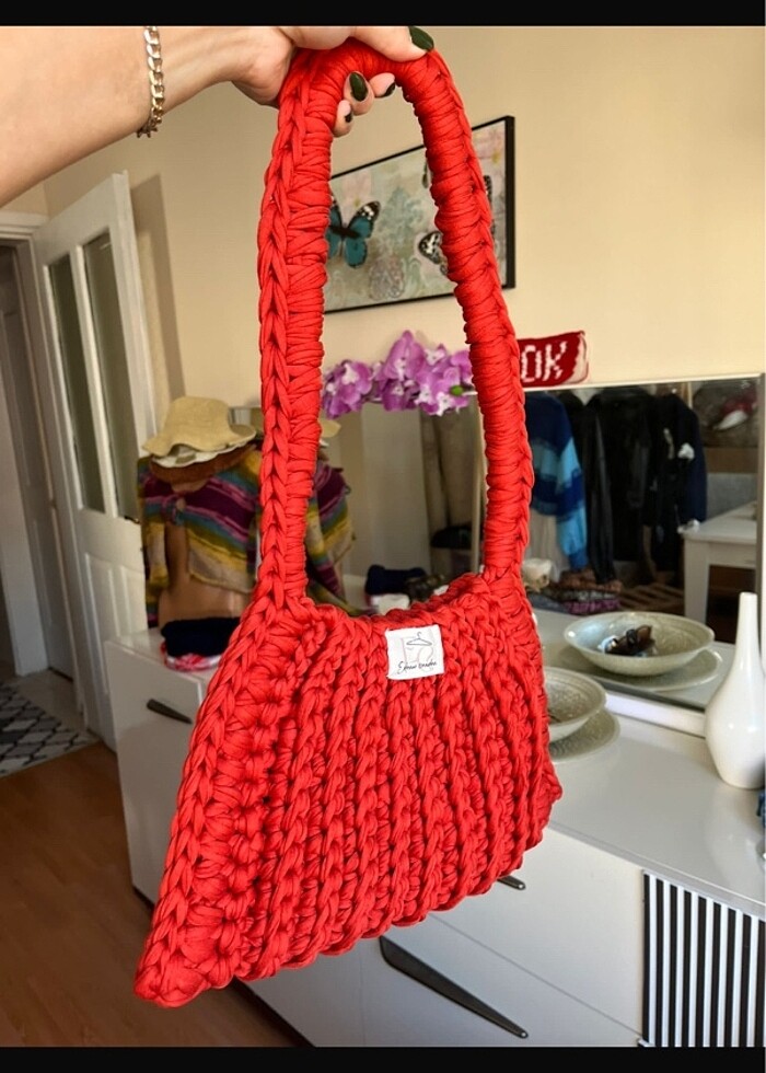 Kırmızı çanta - Görsel 2