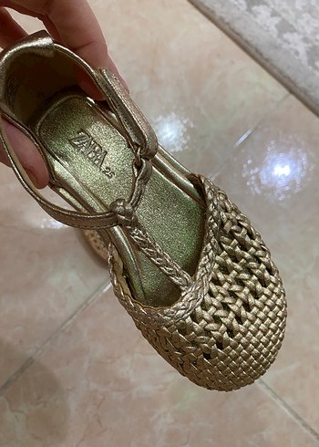 Zara Kız Çocuk Altın Renk Örgü Tokalı Özel Ayakkabı - Görsel 5