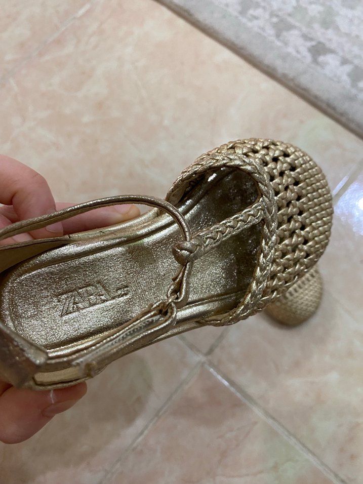 Zara Kız Çocuk Altın Renk Örgü Tokalı Özel Ayakkabı - Görsel 3