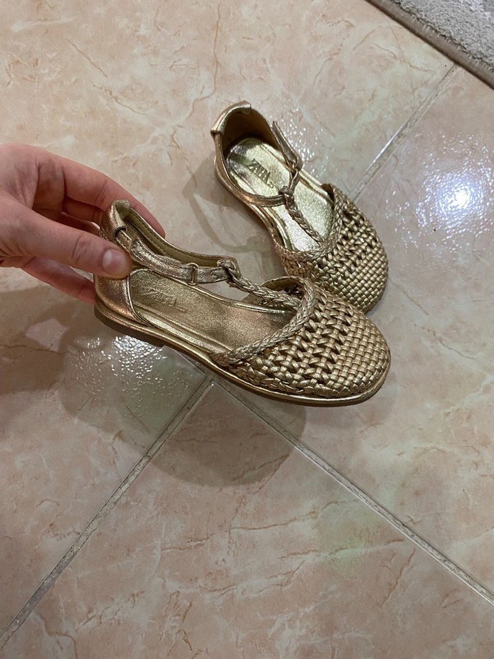 Zara Kız Çocuk Altın Renk Örgü Tokalı Özel Ayakkabı - Görsel 4