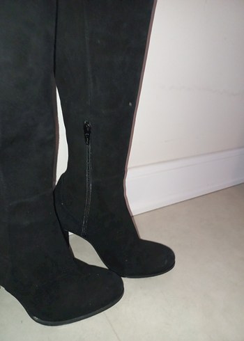 Siyah Süet Tokalı Dizüstü Topuklu Çizme - Görsel 2