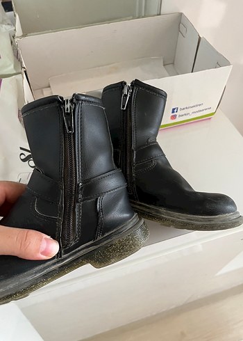 28 Beden siyah Renk Kız Çocuk Siyah Deri Tokalı Bot