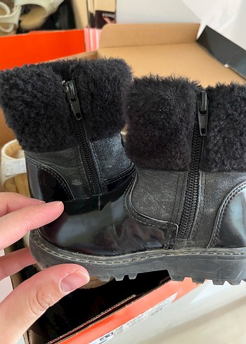 22 Beden Kız Çocuk bebek Siyah Kürklü Rubber Goth Bot