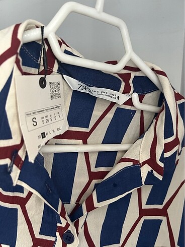 Zara elbise etiketlidir
