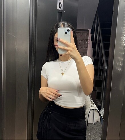 beyaz basic crop