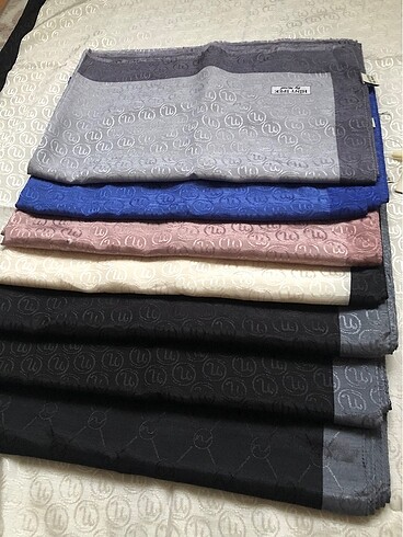 Beden Hint ipek monogram şal