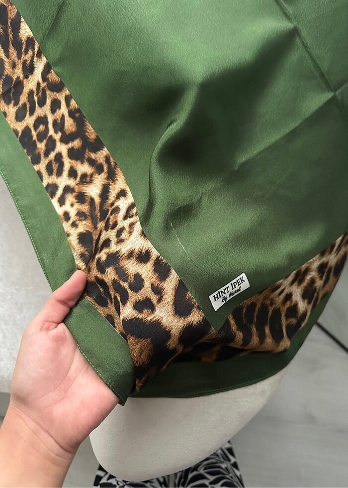 Leopar desenli ipeksi şal - Görsel 4