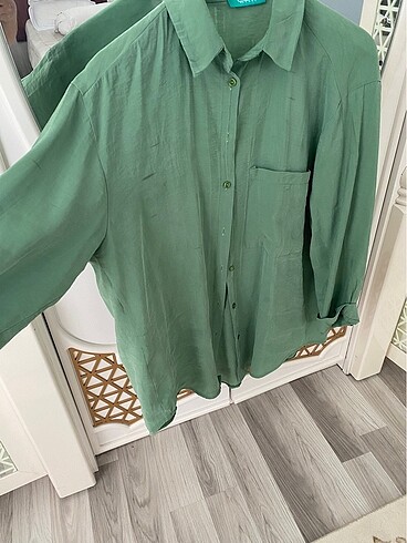 1 kere giyildi salaş gömlek yeşil