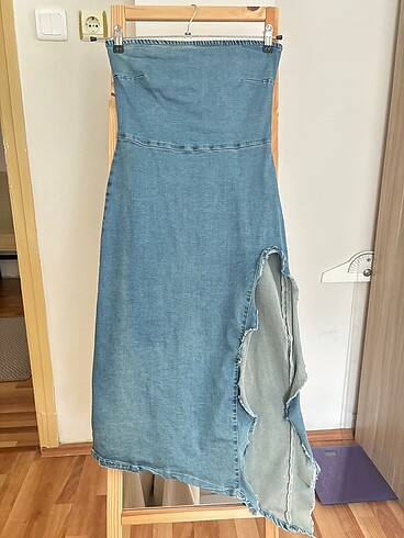 Bershka Yırtmaçlı elbise