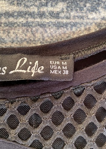 Drapeli Siyah Midi Kısa Kollu Elbise - Görsel 3