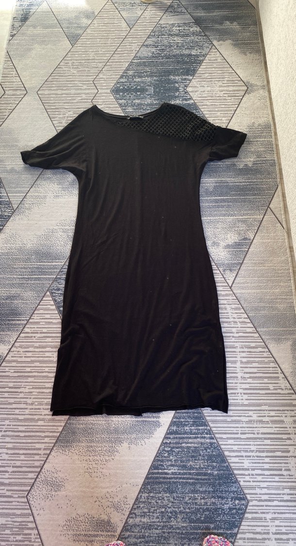 Drapeli Siyah Midi Kısa Kollu Elbise - Görsel 2