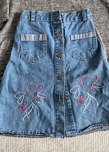 Gri Nakışlı Uzun Kollu Kız Hırkası ve Nakışlı Denim Etek - Görsel 2