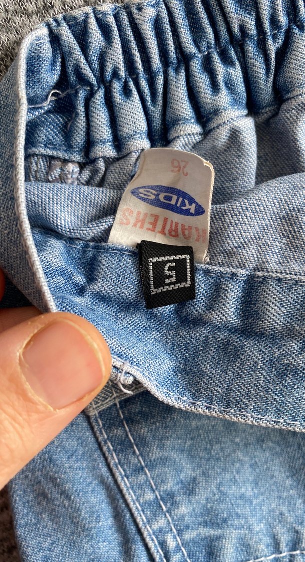 Gri Nakışlı Uzun Kollu Kız Hırkası ve Nakışlı Denim Etek - Görsel 4