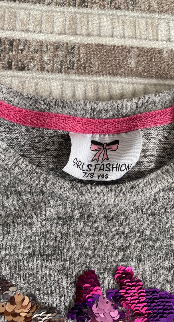 Gri Nakışlı Uzun Kollu Kız Hırkası ve Nakışlı Denim Etek - Görsel 3