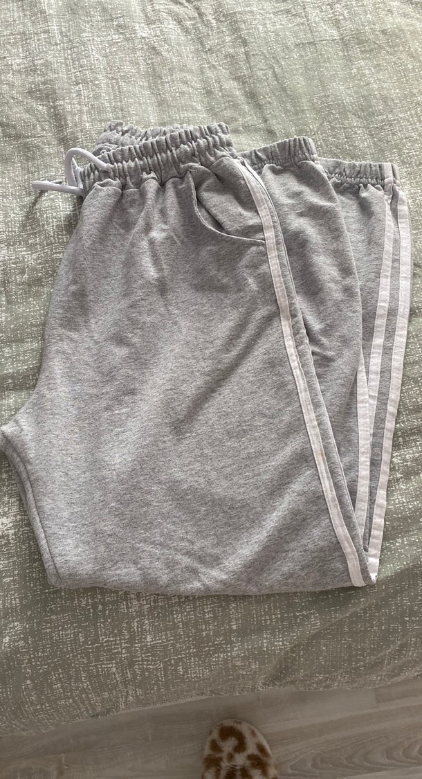 Gri ve Siyah Kadın Rahat Kesim Eşofman - Görsel 2