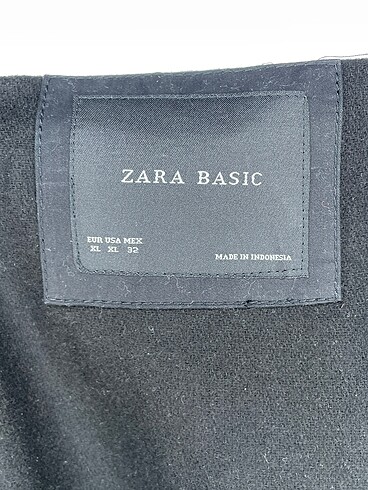 xl Beden siyah Renk Zara Trenchcoat %70 İndirimli.