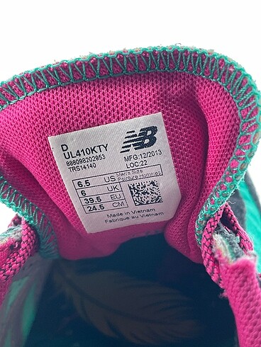39,5 Beden çeşitli Renk New Balance Spor Ayakkabı %70 İndirimli.