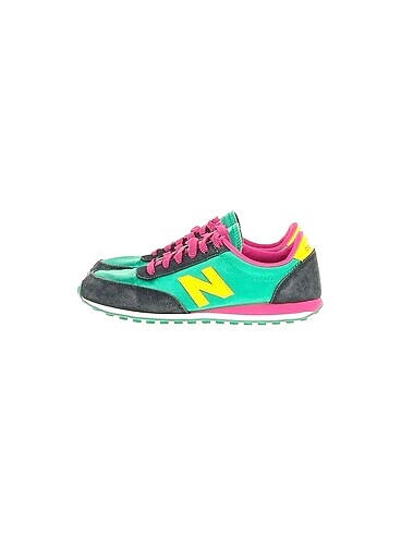 New Balance Spor Ayakkabı %70 İndirimli.