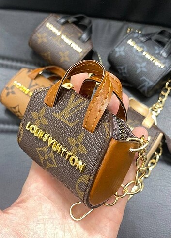 Louis Vuitton Eşarp Louis Vuitton Eşarp / Fular %20 İndirimli - Gardrops