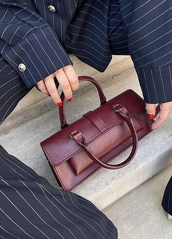 Stradivarius Bordo renk