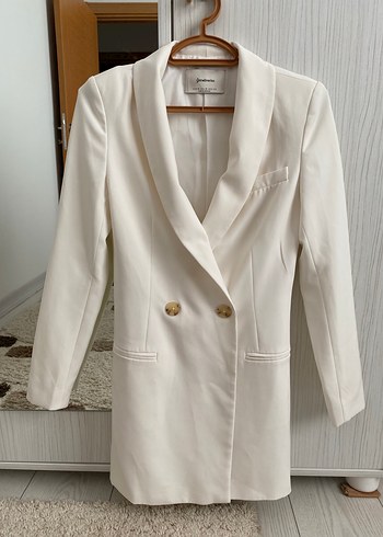 Düğmeli Beyaz Kadın Midi Blazer