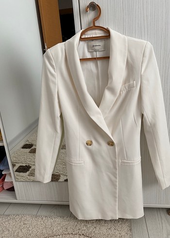 Stradivarius Düğmeli Beyaz Kadın Midi Blazer