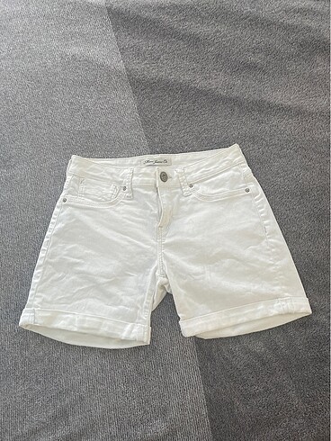 Mavi jeans beyaz short