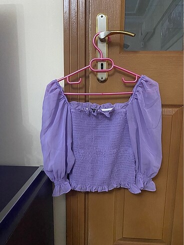 Lila kolları tül bluz ve beyaz gömlek
