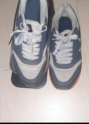 37 Beden NIKE SPOR AYAKKABI ORJİNAL 37/38