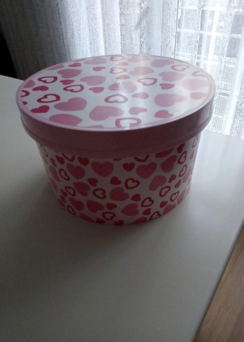 Pembe Kalp Desenli Yuvarlak Saklama Kabı