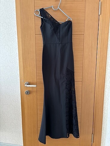 Siyah dantel detay abiye elbise