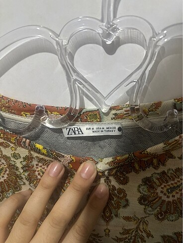 m Beden Zara karışık desen kolları kabarık havalı sweat