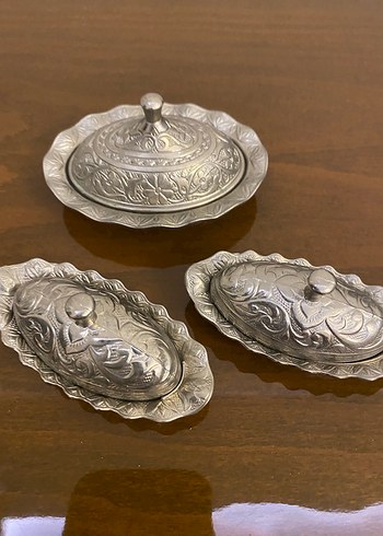 Nakış İşlemeli Gümüş Renkli Kapaklı Tabak Seti - Görsel 2