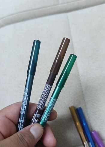 3 adet eyeliner farklı renk seçenekleri ile
