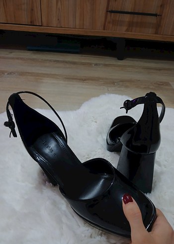 36 Beden bershka siyah rugan topuklu ayakkabı