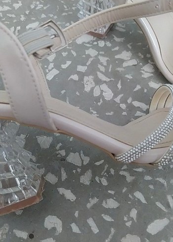 inci Beyaz taş Detaylı Stiletto Kadın Ayakkabı