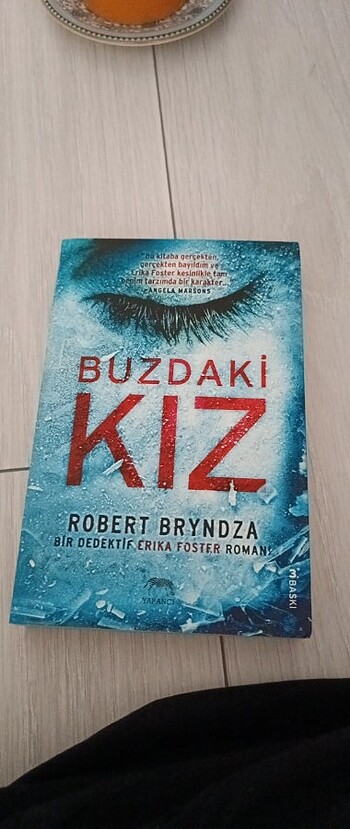 Buzdaki kız 