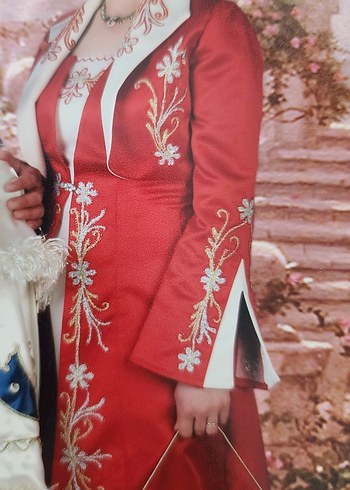 Uzun Kollu Kırmızı Nakışlı Kadın Bindallı