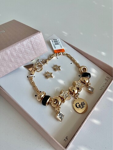Guess bileklik küpe set