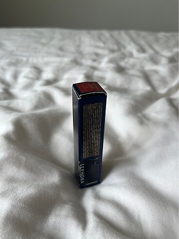 Beden kırmızı Renk Estee Lauder Pure color ruj 914