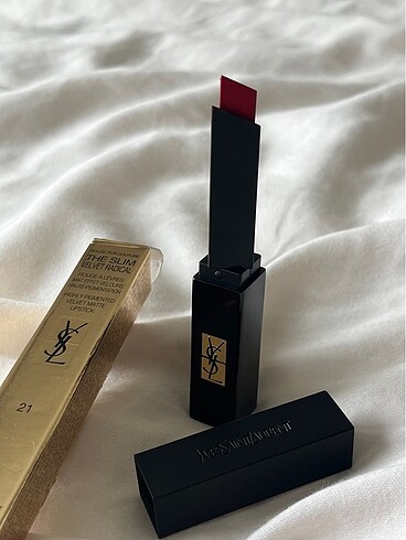 Yves Saint Laurent Velvet Radical ruj 21