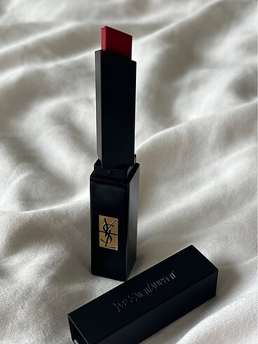  Beden Yves Saint Laurent Velvet Radical ruj 21