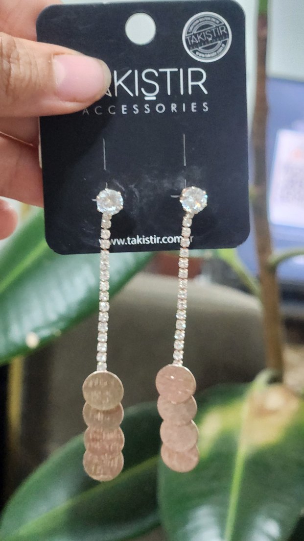 Uzun Gold Renkli Pullu Kadın Küpe - Görsel 2