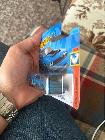  Dodge challenger mavi hot wheels