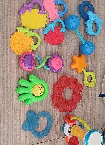 Diğer Bebek çıngırakları ve diş kaşıyıcılar