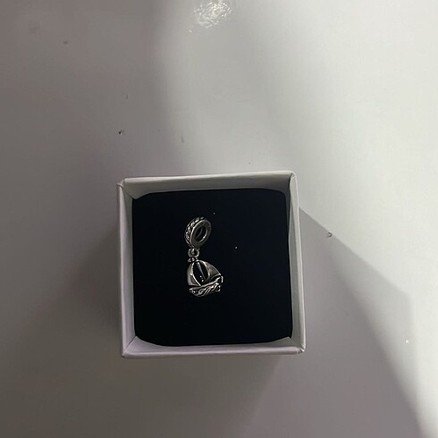 pandora yelkenli charm